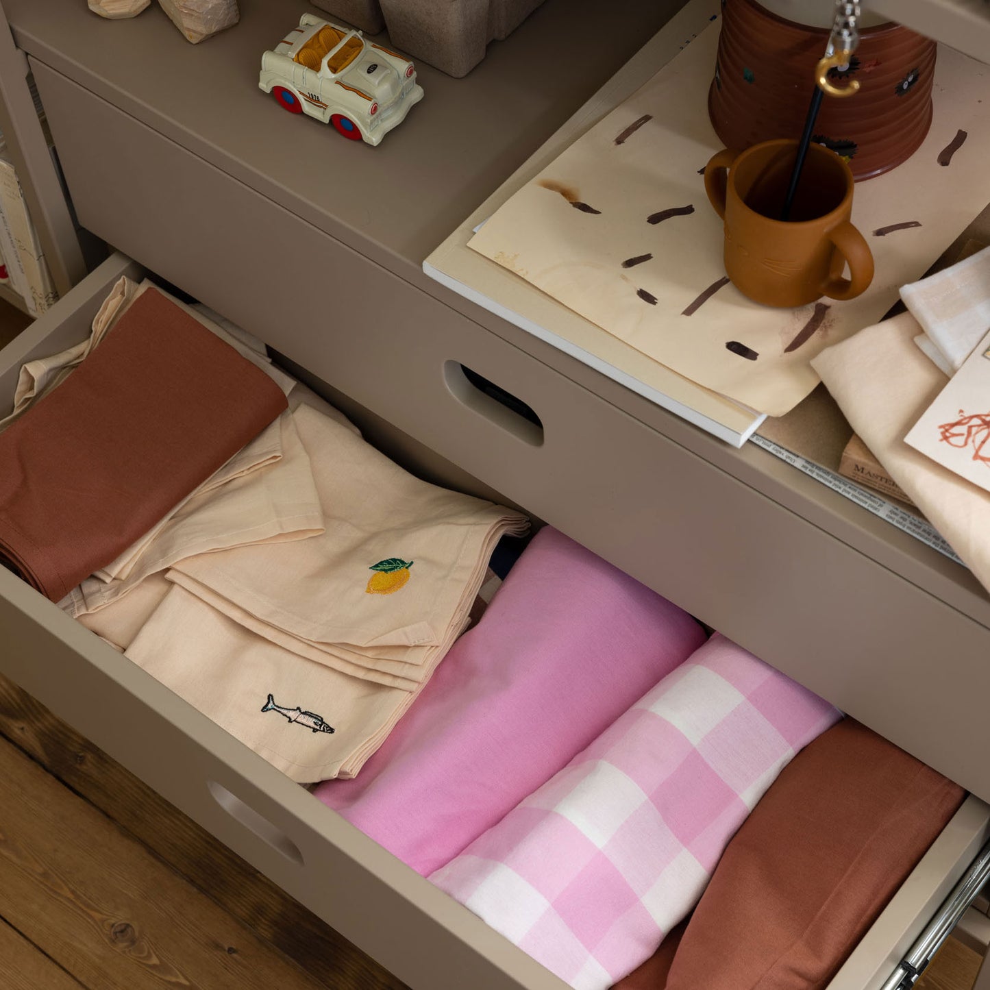 Schubladenschrank groß - Camel