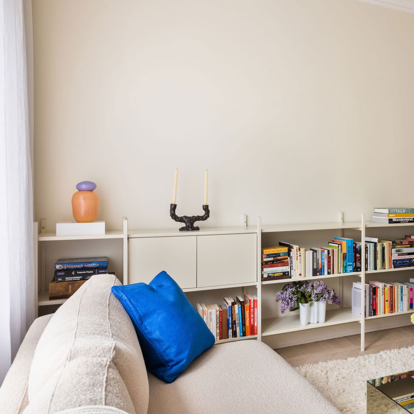 Kleines Bücherregal