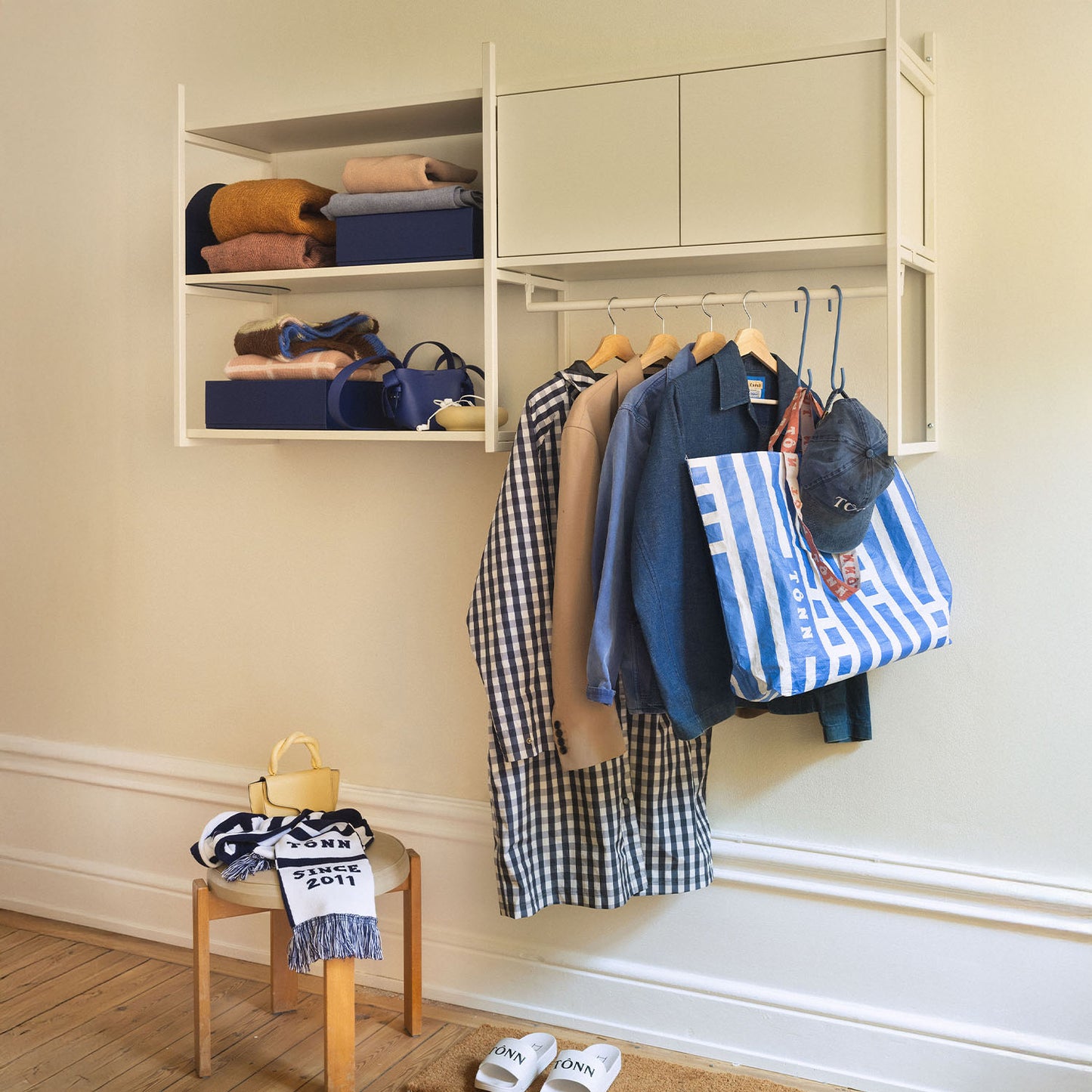 Wall shelf